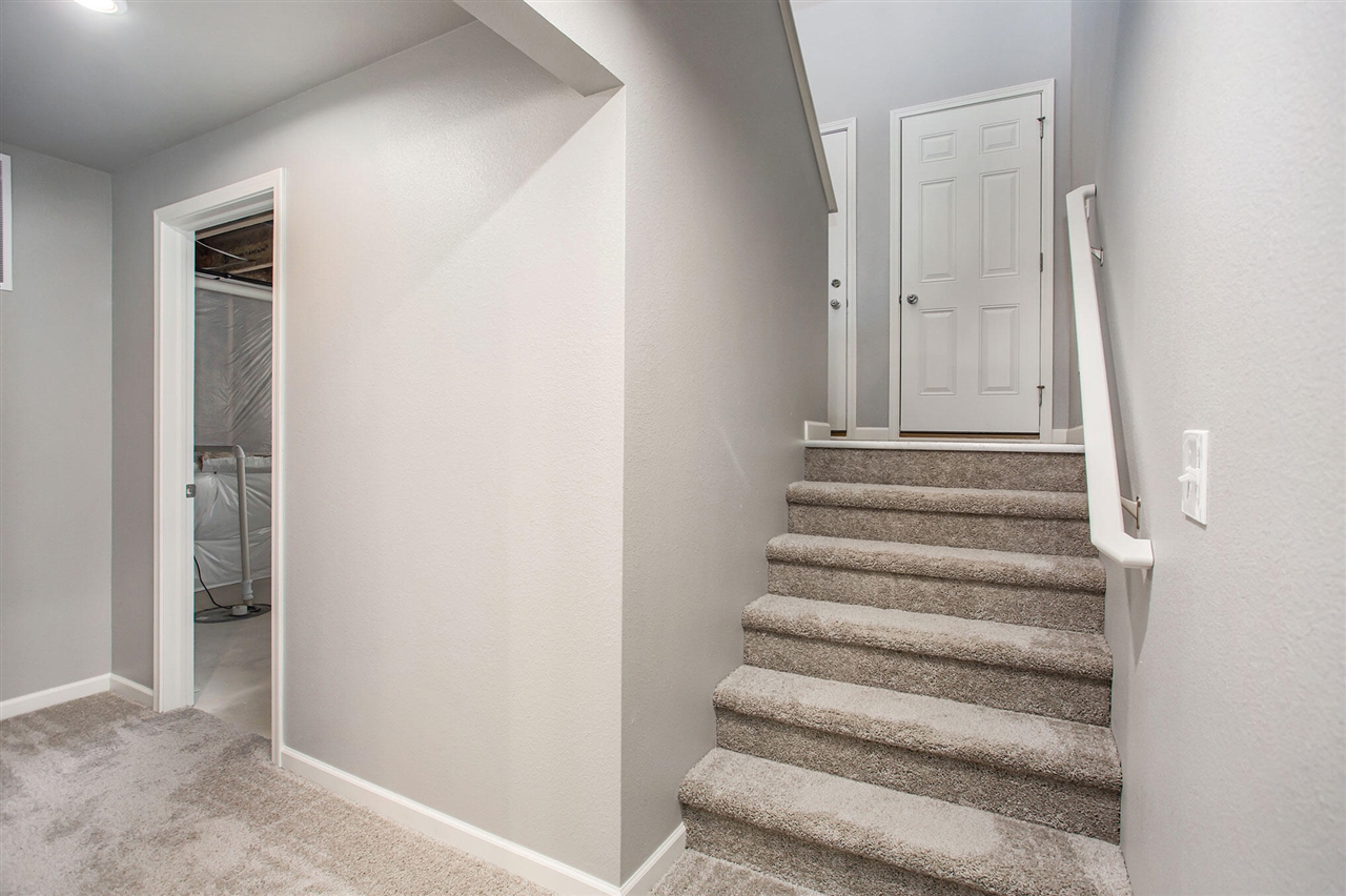 56 Thompson Boulevard Property Photo 12