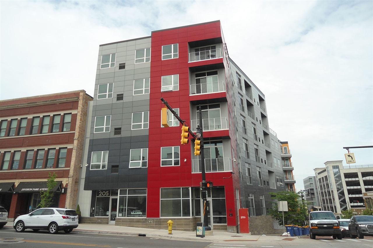 205 S Division Avenue Property Photo 1