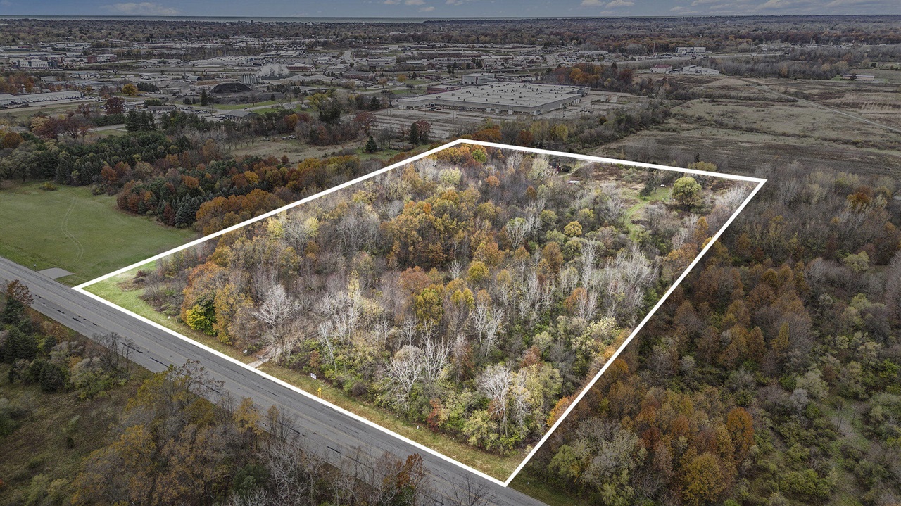 1976 Townline Road Property Photo 1
