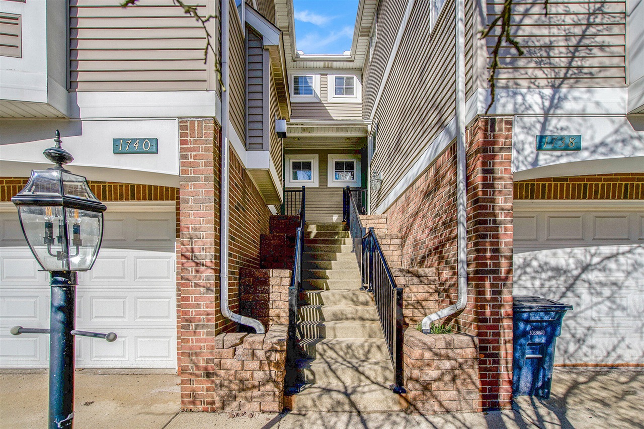 1740 S Maple Road Property Photo 3