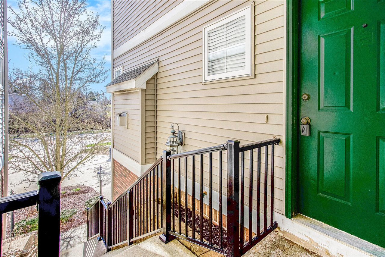 1740 S Maple Road Property Photo 5