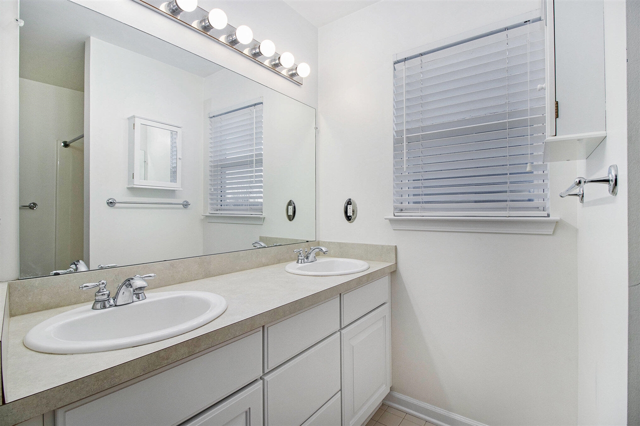 1740 S Maple Road Property Photo 17