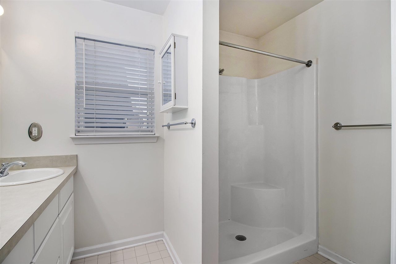1740 S Maple Road Property Photo 18