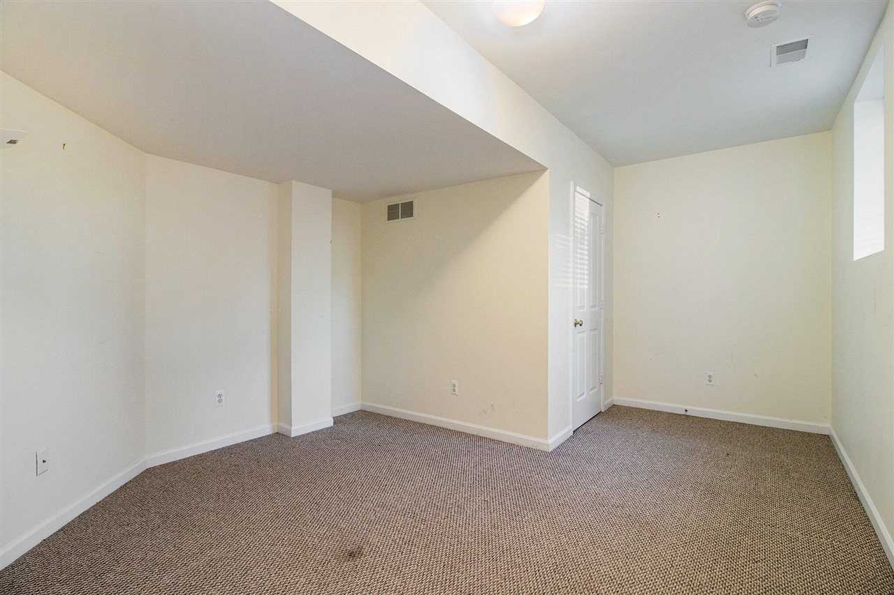 1740 S Maple Road Property Photo 23