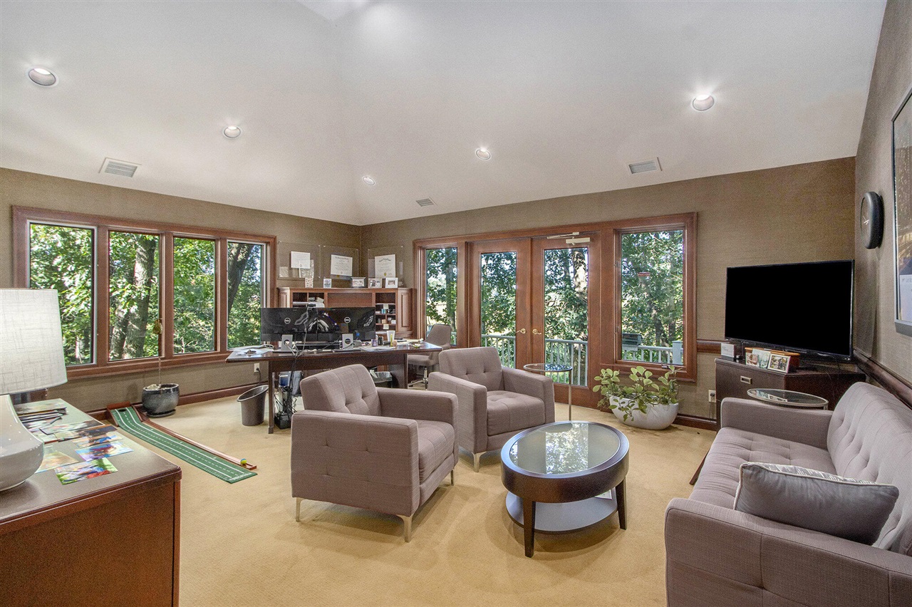 7950 Moorsbridge Road Property Photo 4