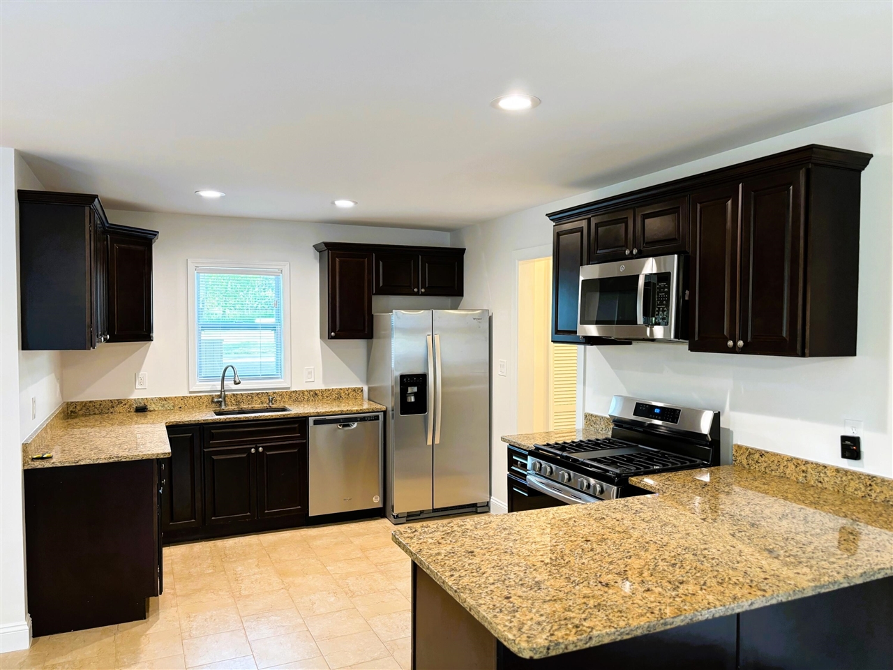 70406963 Property Photo 12