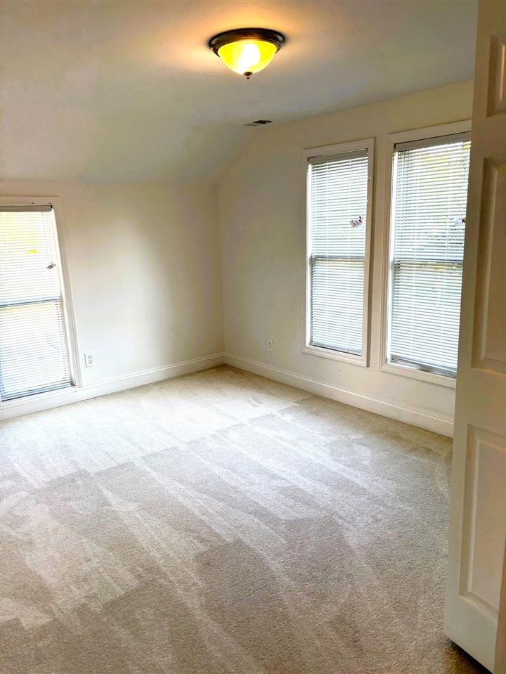 70406963 Property Photo 43