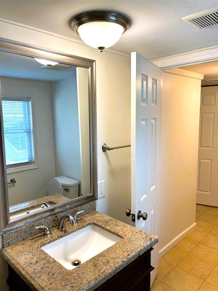 70406963 Property Photo 44