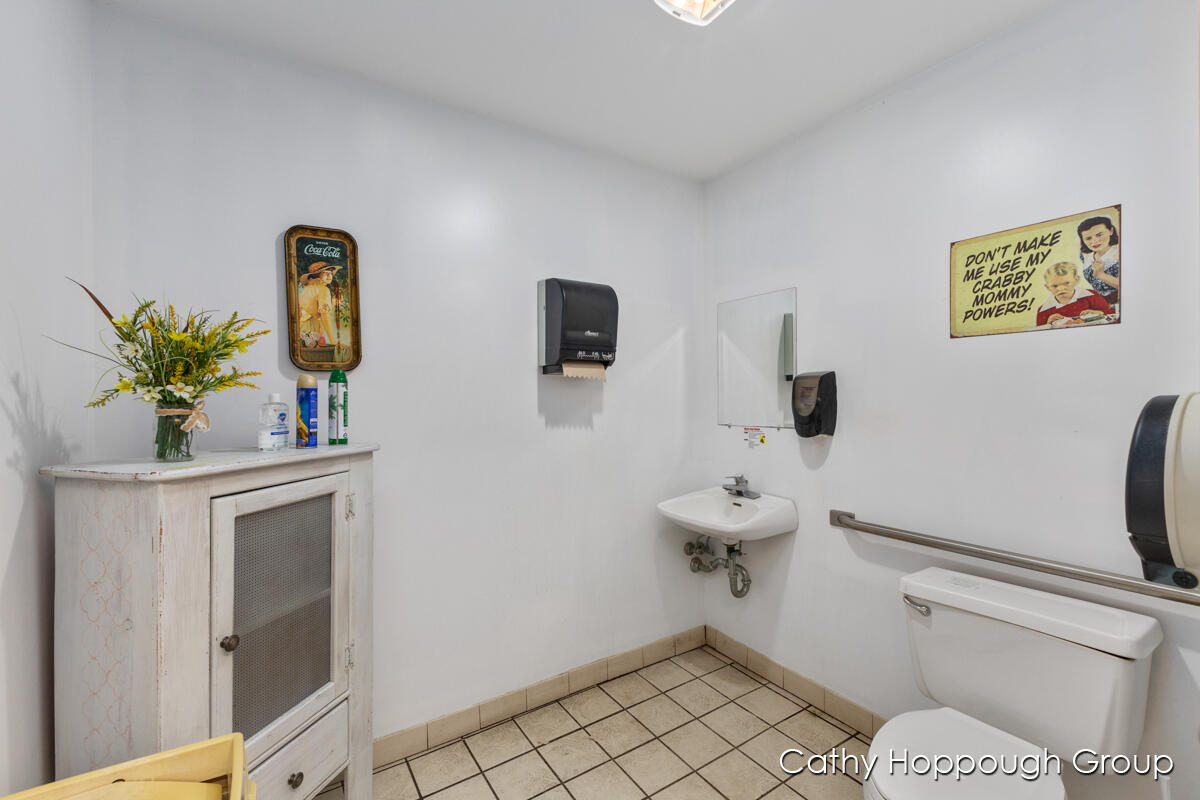 112 N State Street Property Photo 11