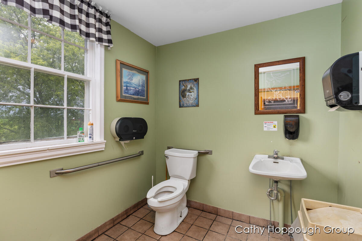 112 N State Street Property Photo 12