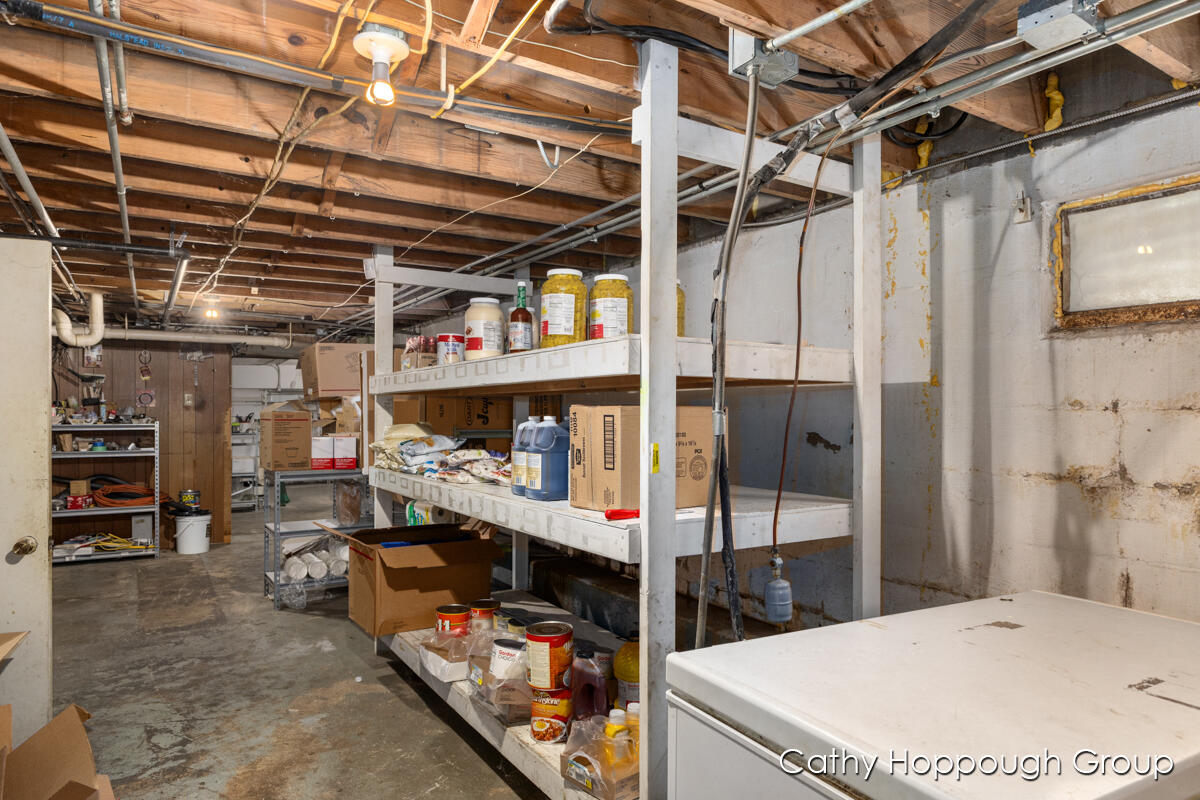 112 N State Street Property Photo 17