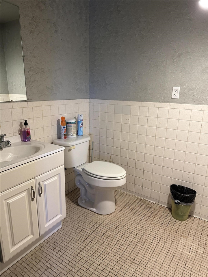 26440 Southfield Road Property Photo 8