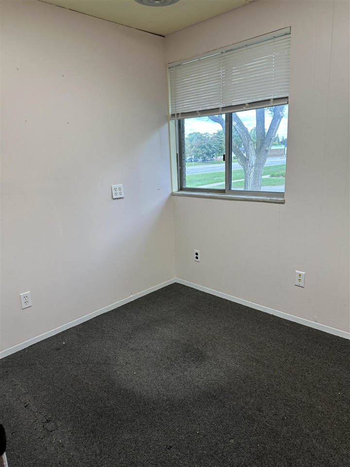 26440 Southfield Road Property Photo 12
