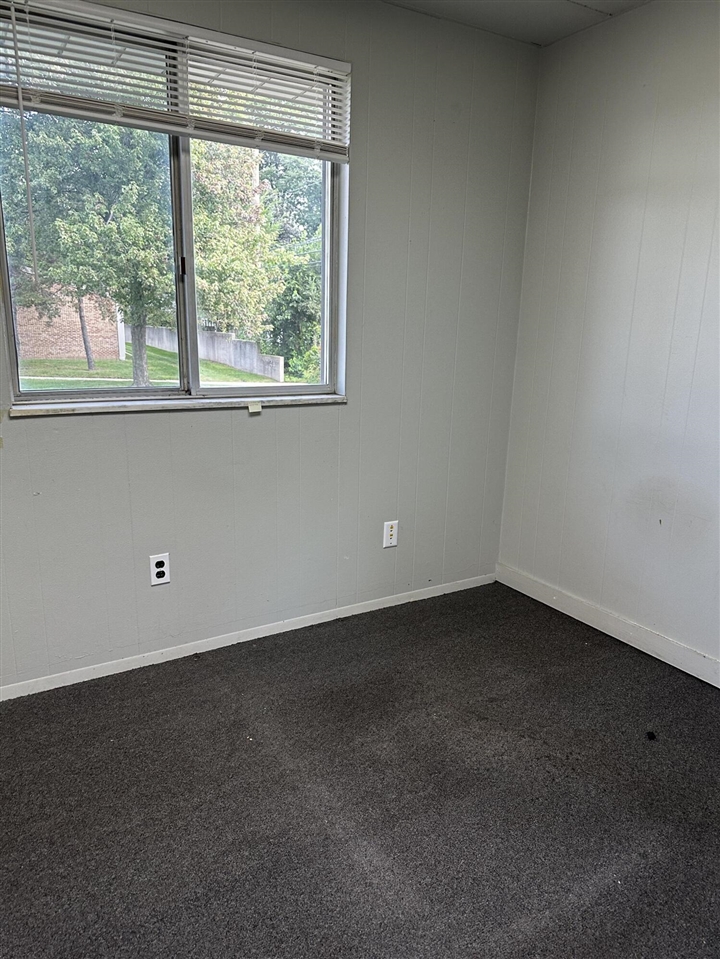 26440 Southfield Road Property Photo 14