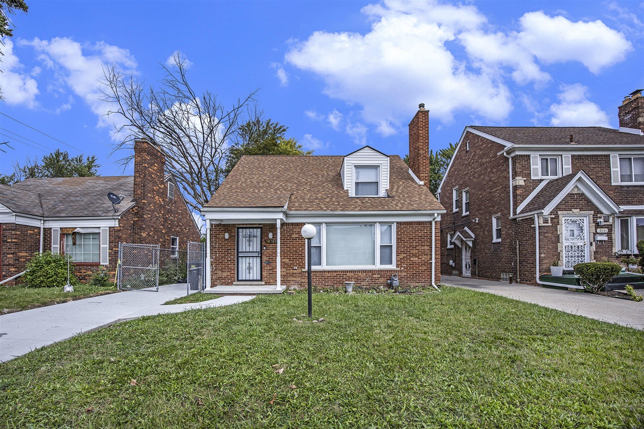 10793 E Outer Drive Property Photo 1