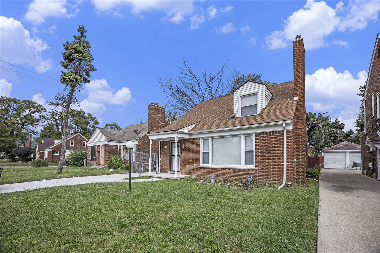 10793 E Outer Drive Property Photo 3
