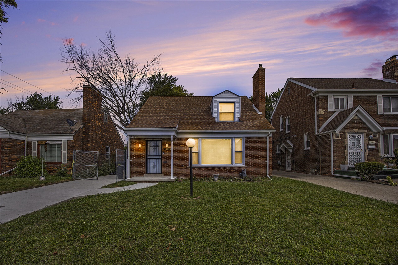 10793 E Outer Drive Property Photo 4