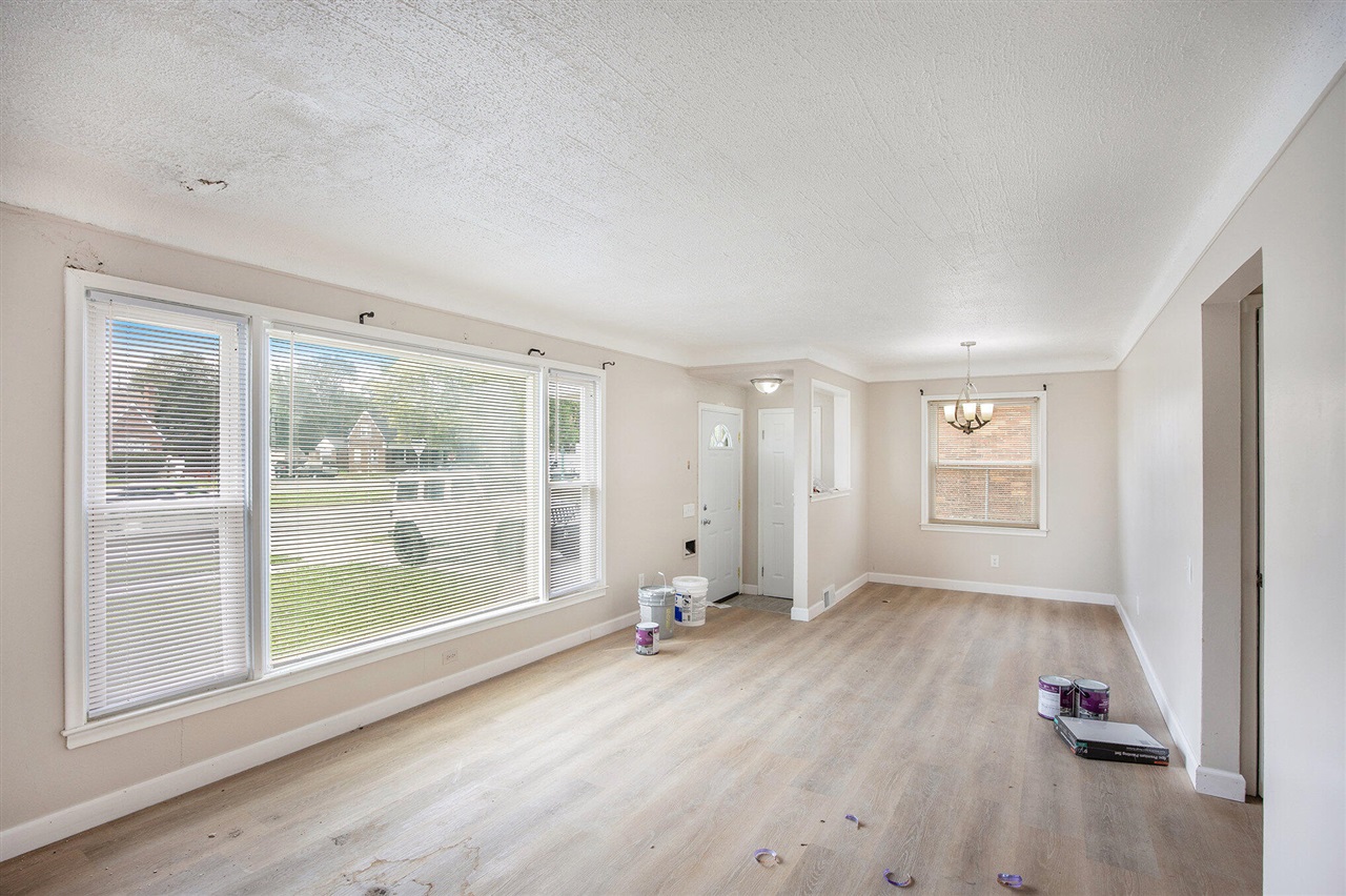 10793 E Outer Drive Property Photo 5
