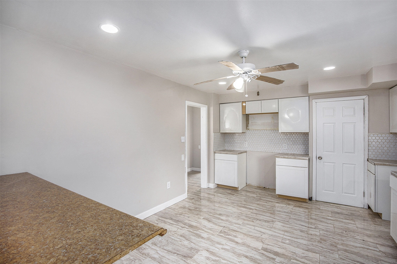 10793 E Outer Drive Property Photo 7