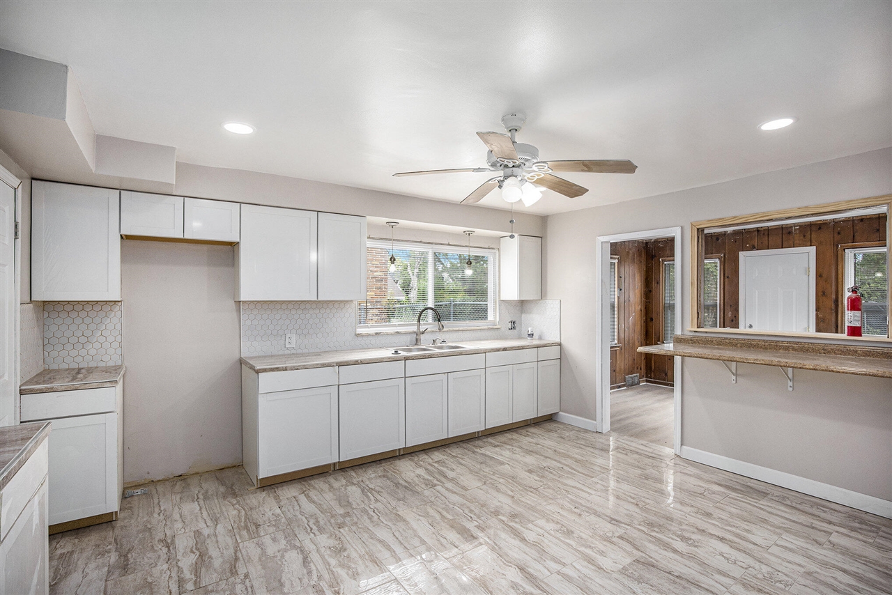 10793 E Outer Drive Property Photo 8