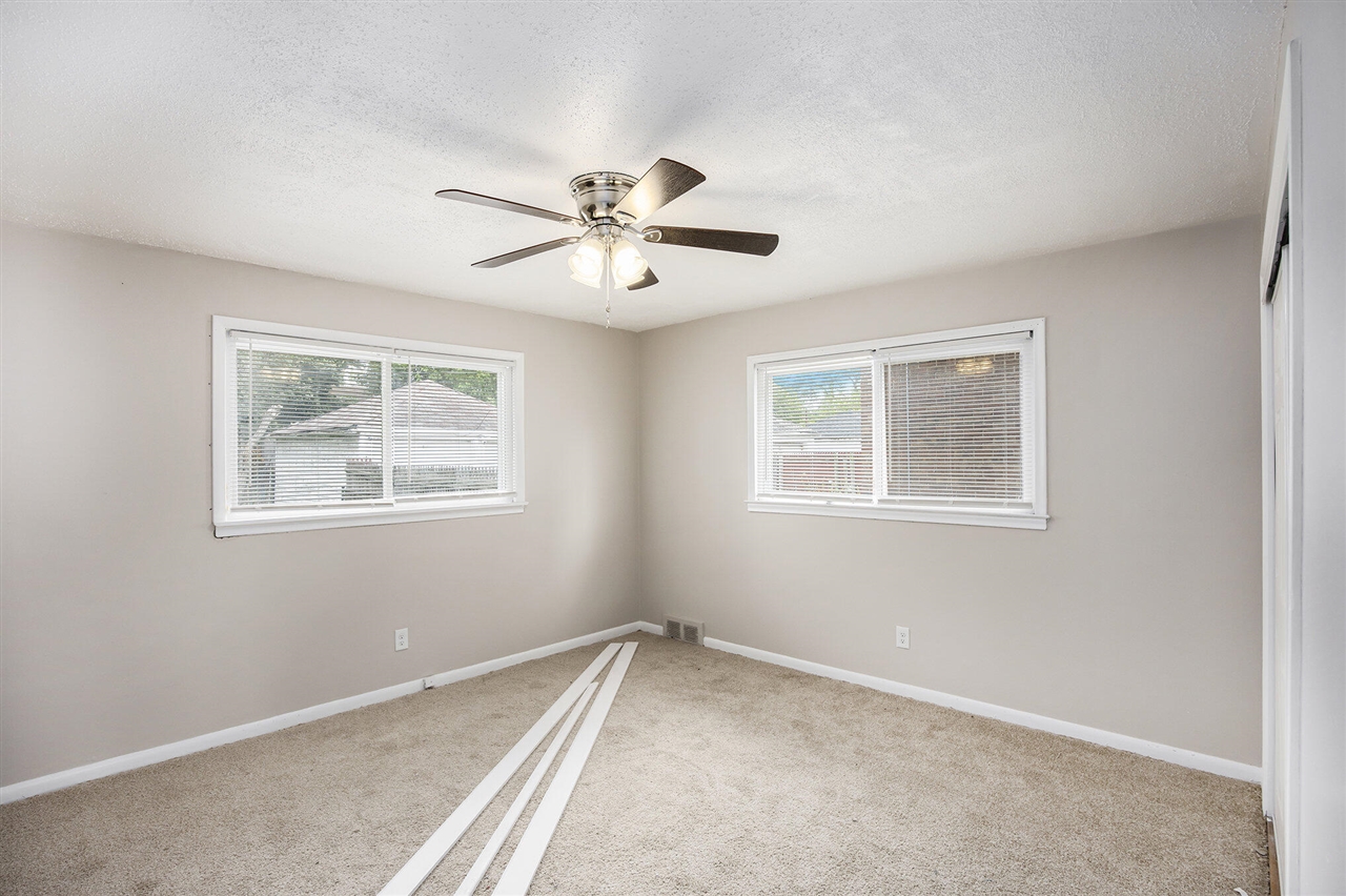 10793 E Outer Drive Property Photo 9