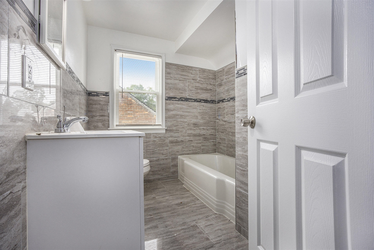 10793 E Outer Drive Property Photo 10