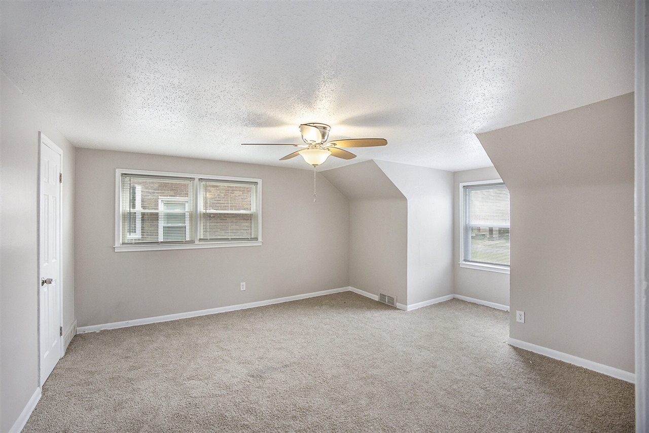 10793 E Outer Drive Property Photo 11