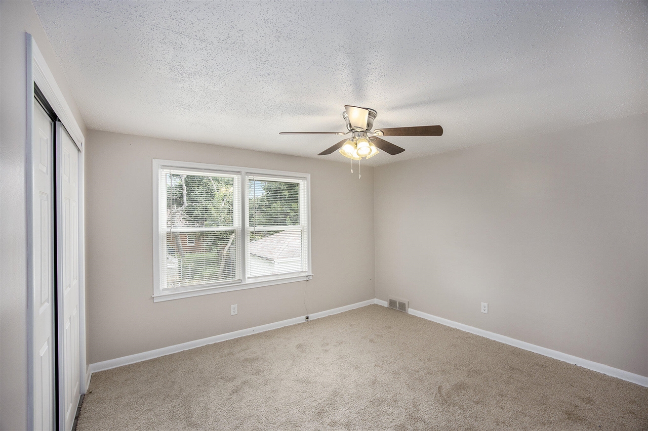 10793 E Outer Drive Property Photo 12