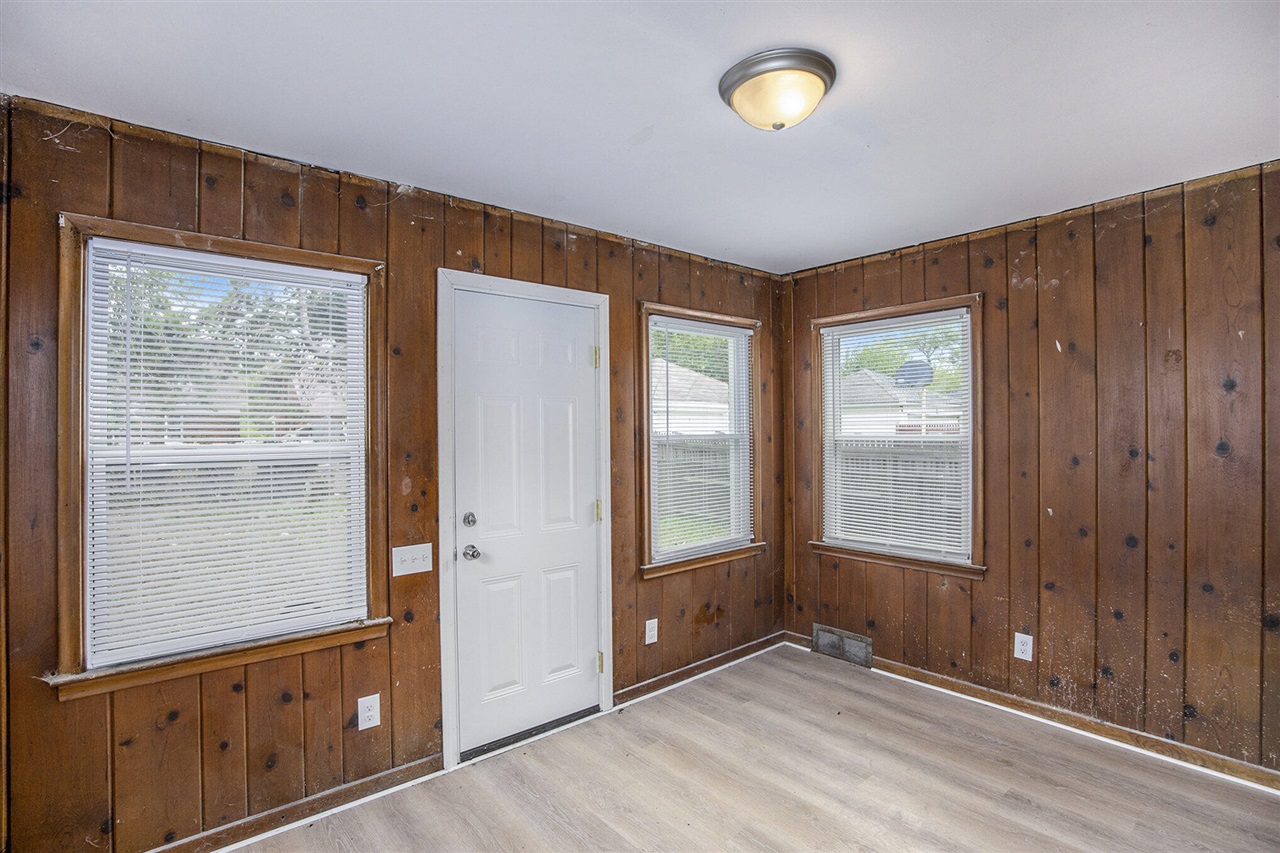 10793 E Outer Drive Property Photo 14