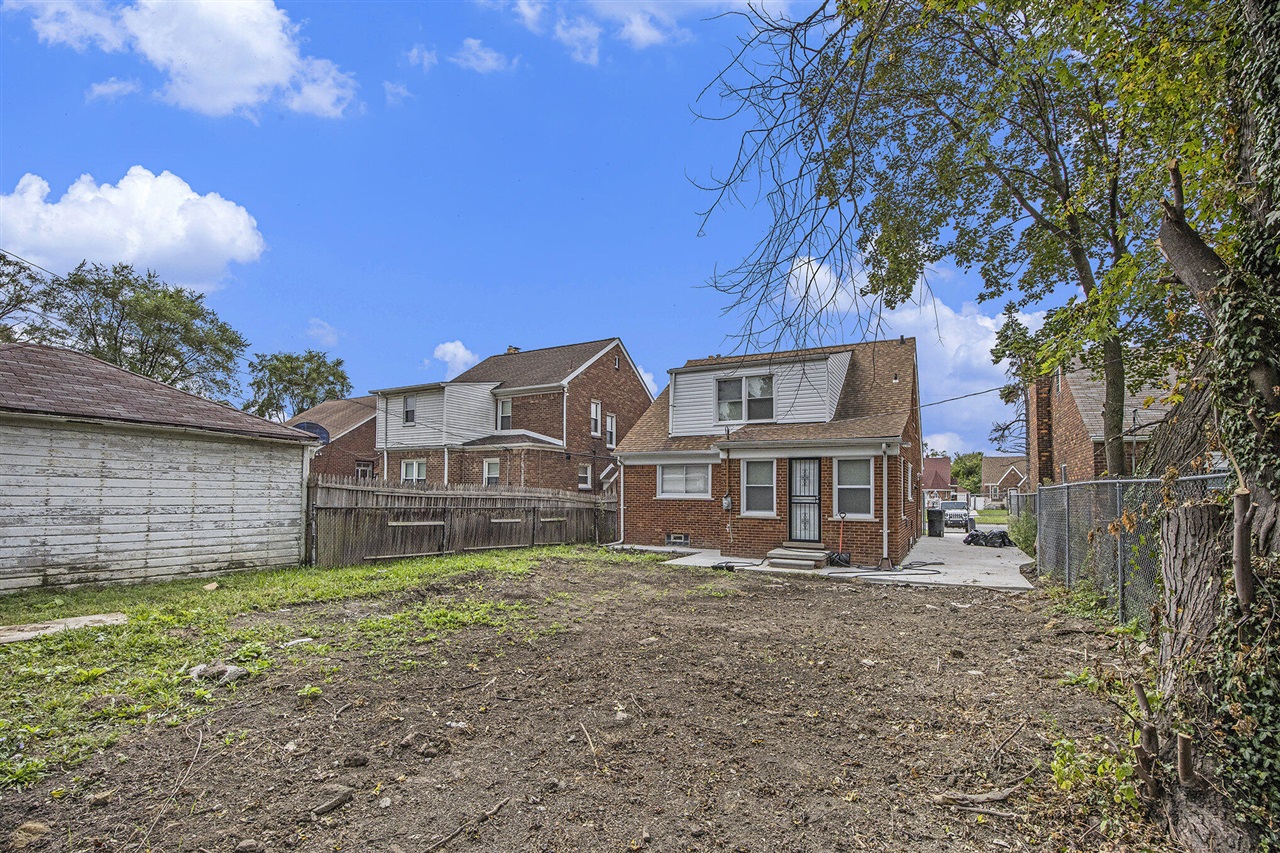 10793 E Outer Drive Property Photo 15