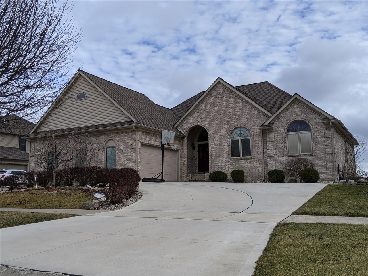 8091 Hunters Ridge Drive Property Photo 1