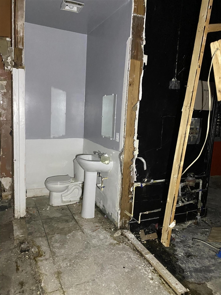 16901 Schaefer Highway Property Photo 8