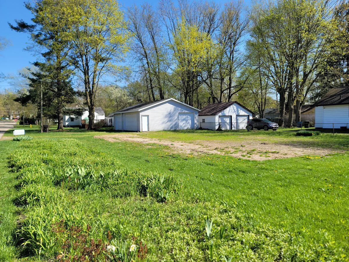 221 W Thomas Street Property Photo 3