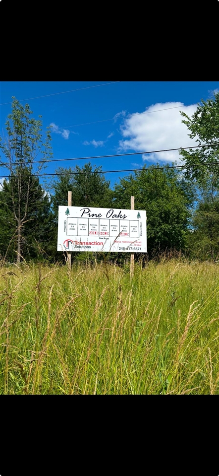 7040 N Oak Road Property Photo 1