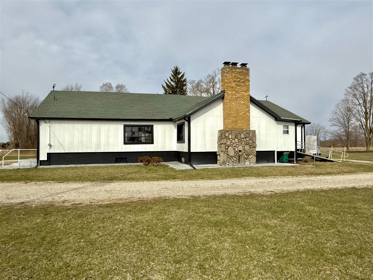 608 Peterson Road Property Photo 4
