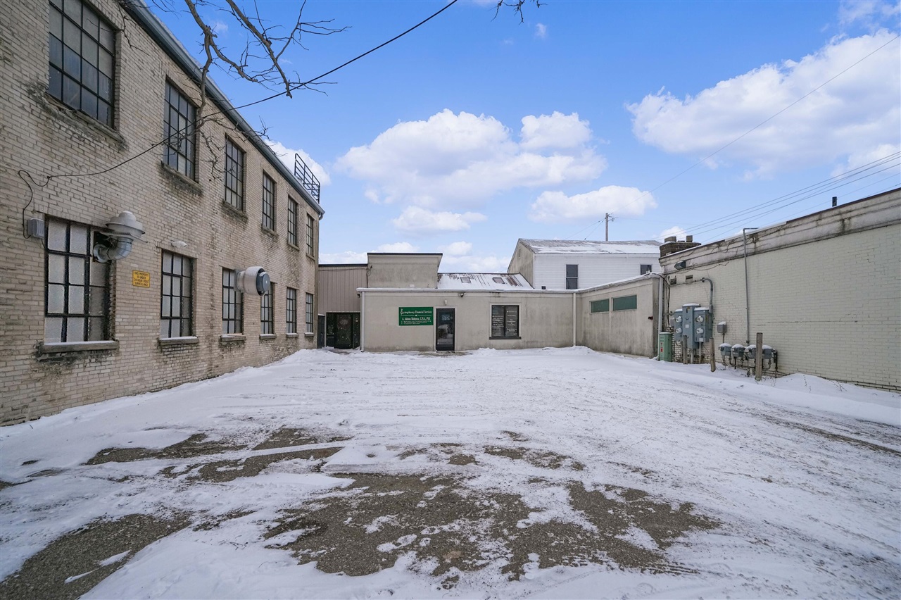 414-424 Walbridge Street Property Photo 3
