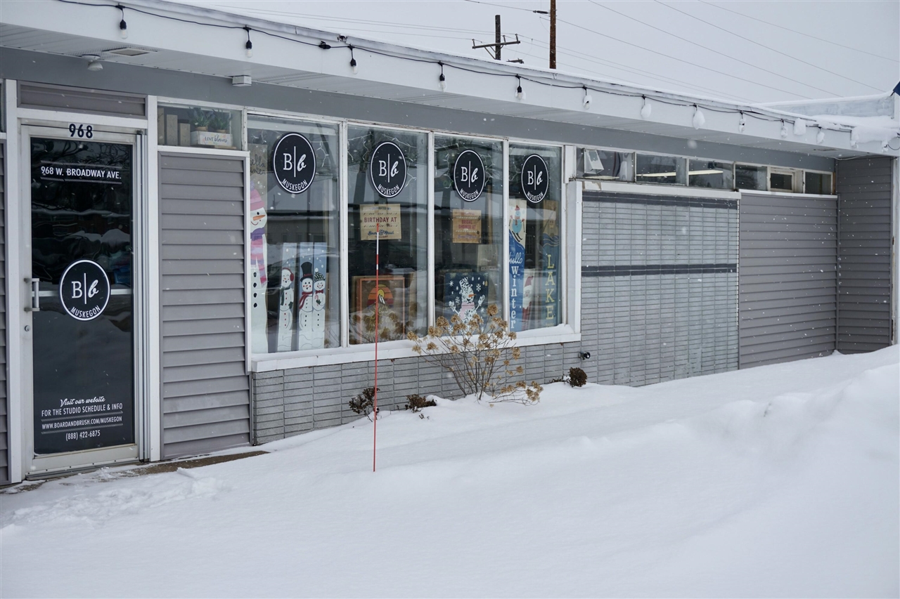 968 W Broadway Avenue Property Photo 1