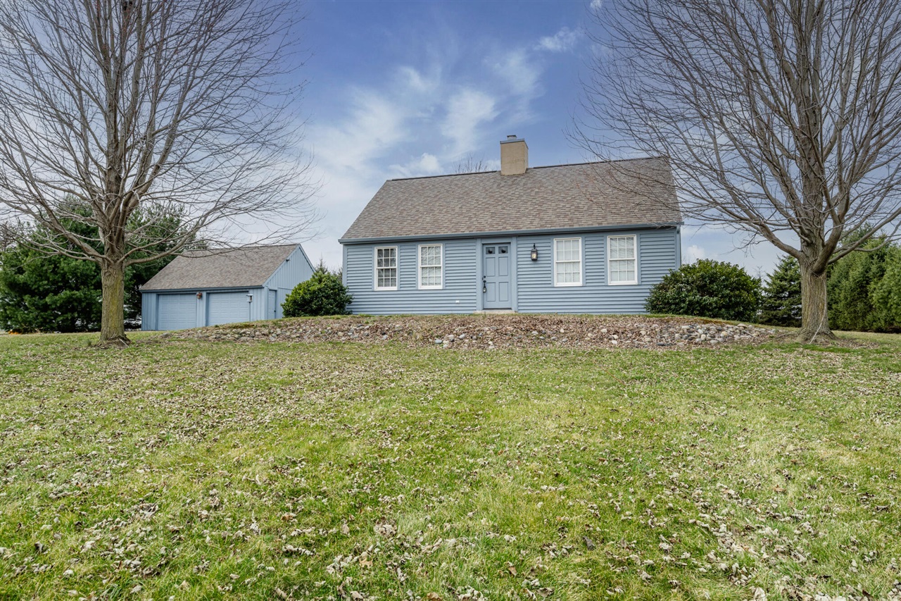 9654 Date Road Property Photo 1