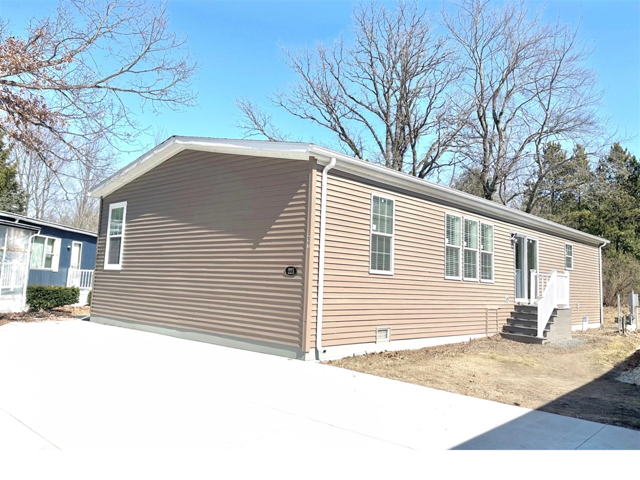 221 Circle Drive Property Photo 1