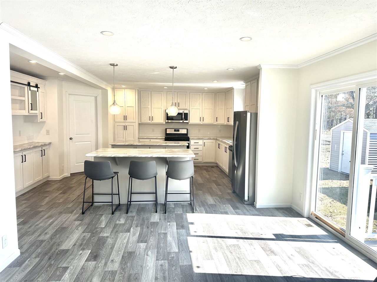 221 Circle Drive Property Photo 6