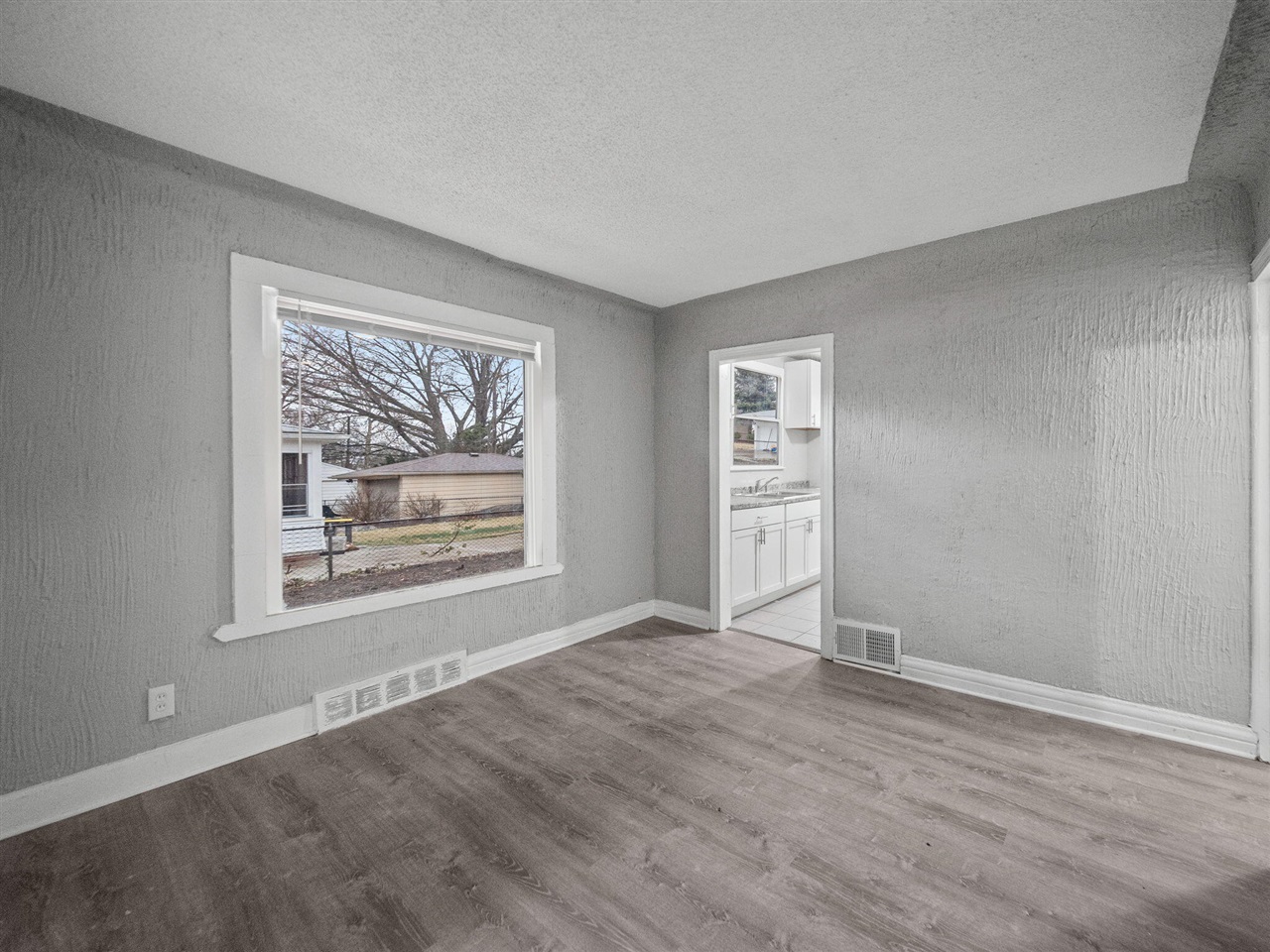 14655 Sussex Street Property Photo 6