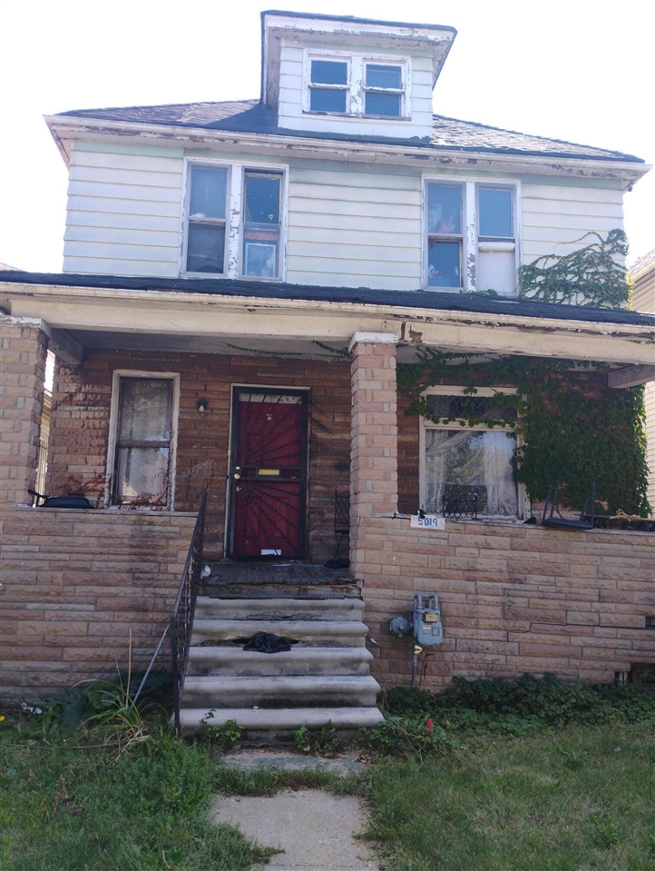 5019 Larchmont Property Photo 1