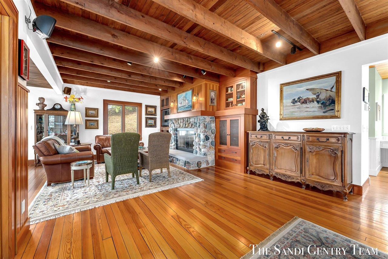 18215 Spindle Drive Property Photo 15