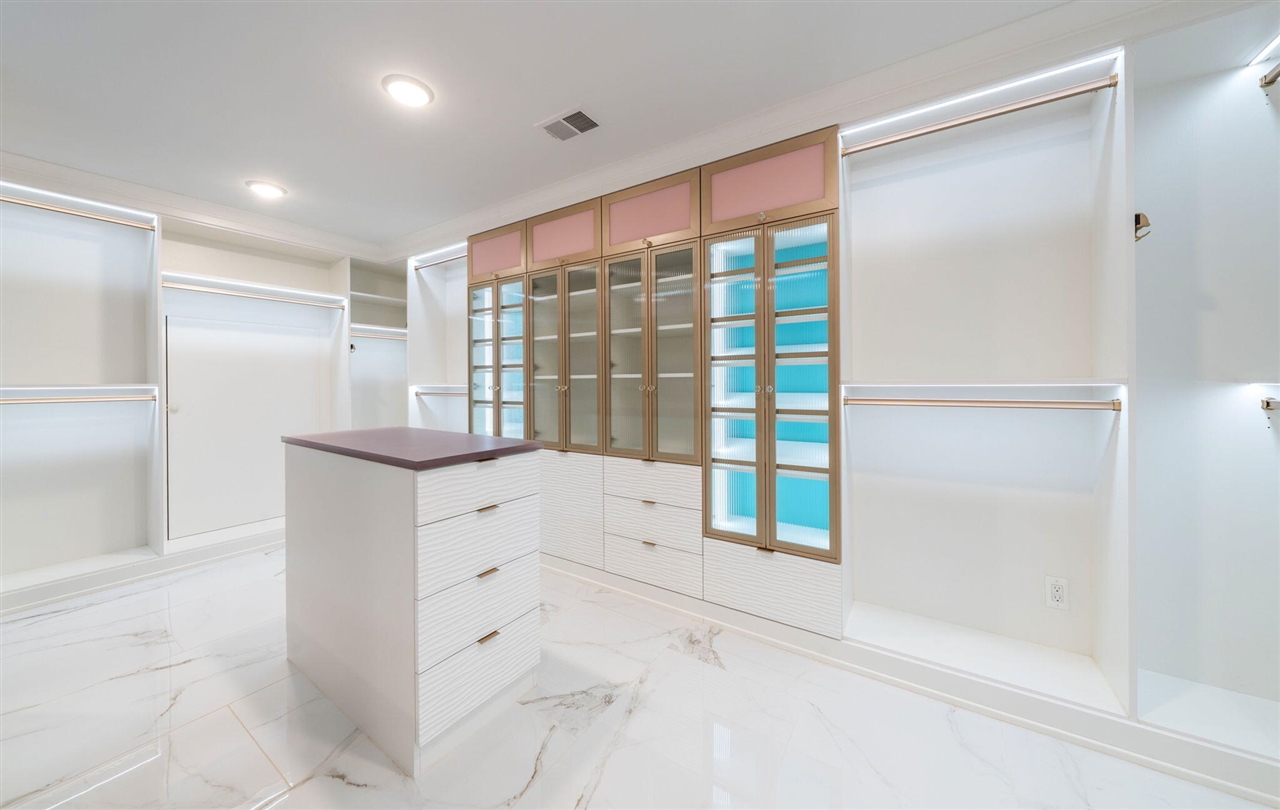 523 Renshaw Street Property Photo 8