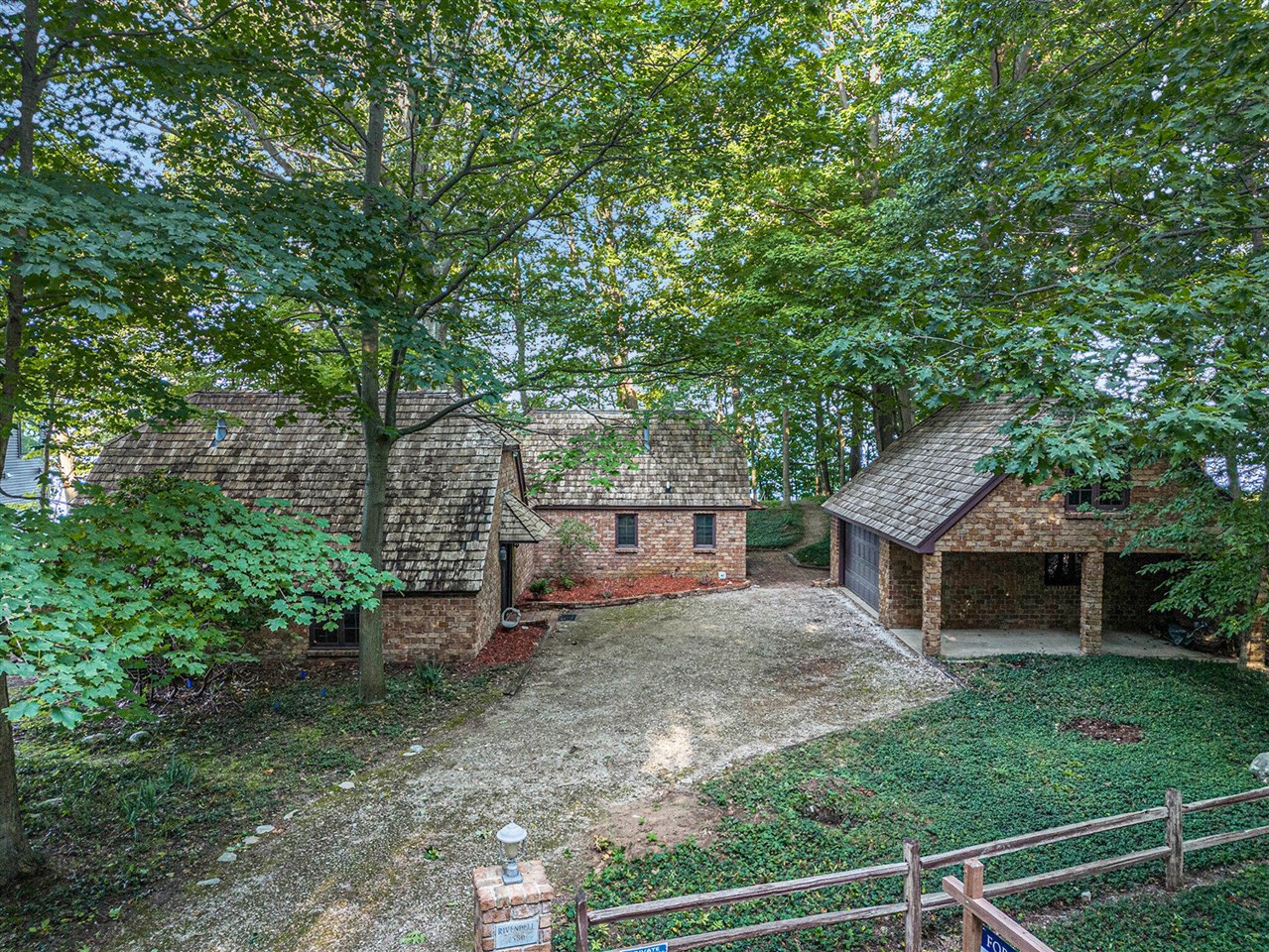 2580 Lakeshore Drive Property Photo 1