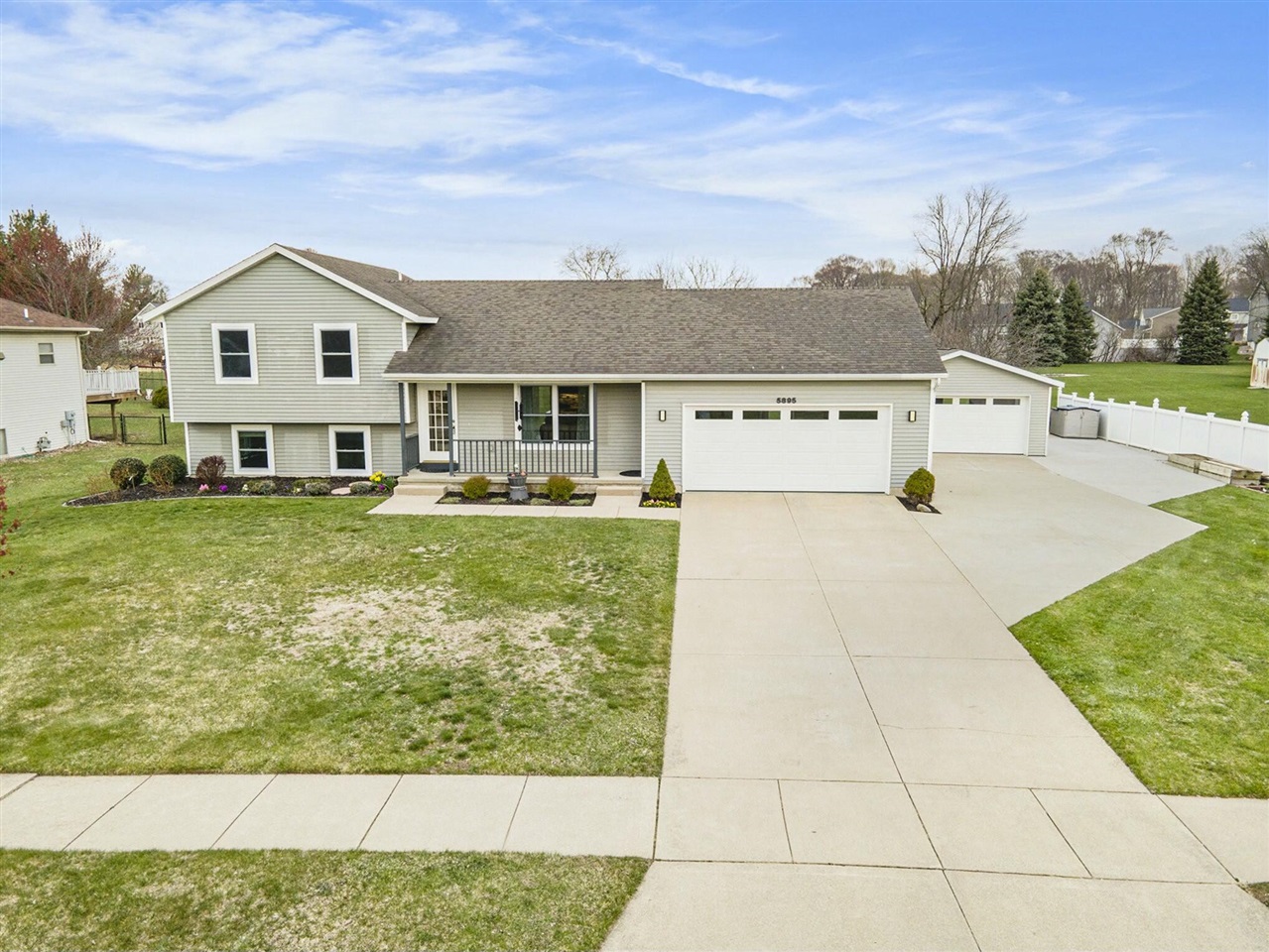 5895 Maple Bend Trail Property Photo