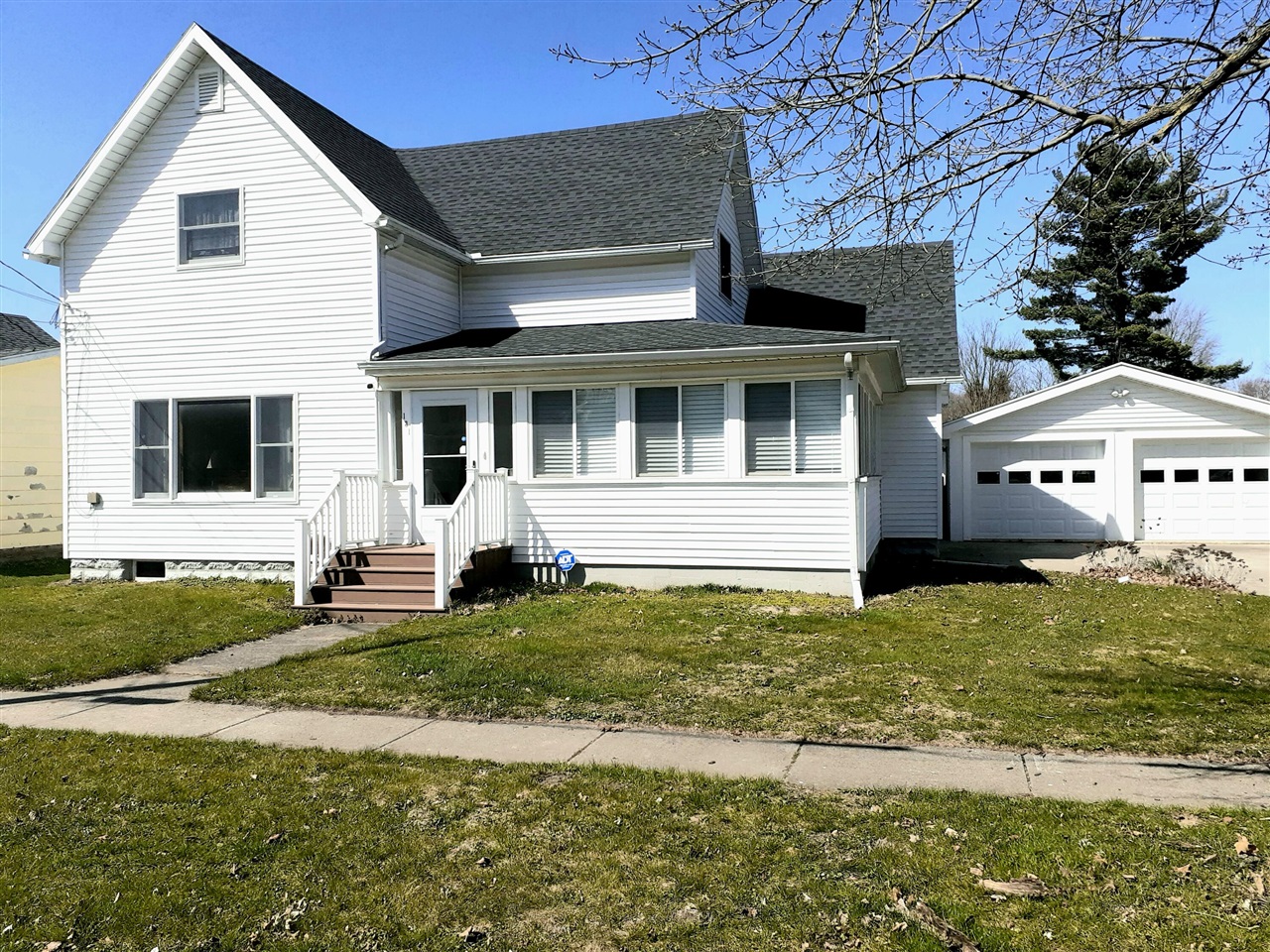 131 E Oak Street Property Photo