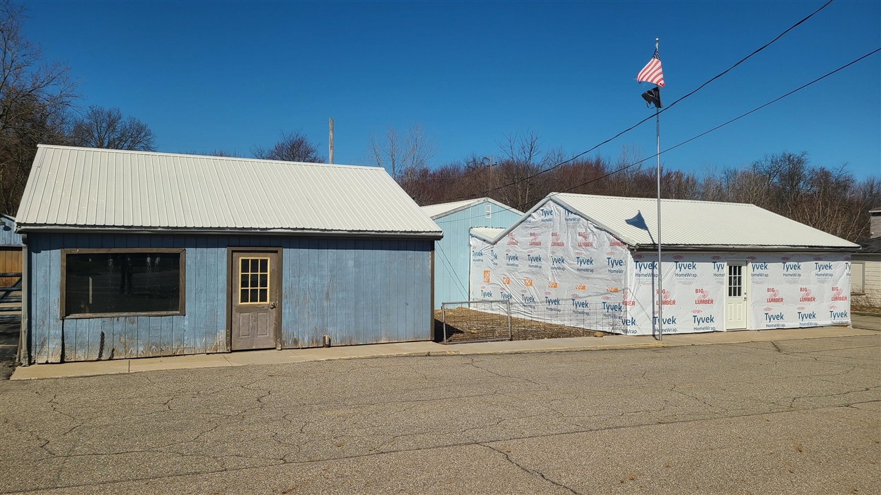 8324/8328 Portage Road Property Photo 2