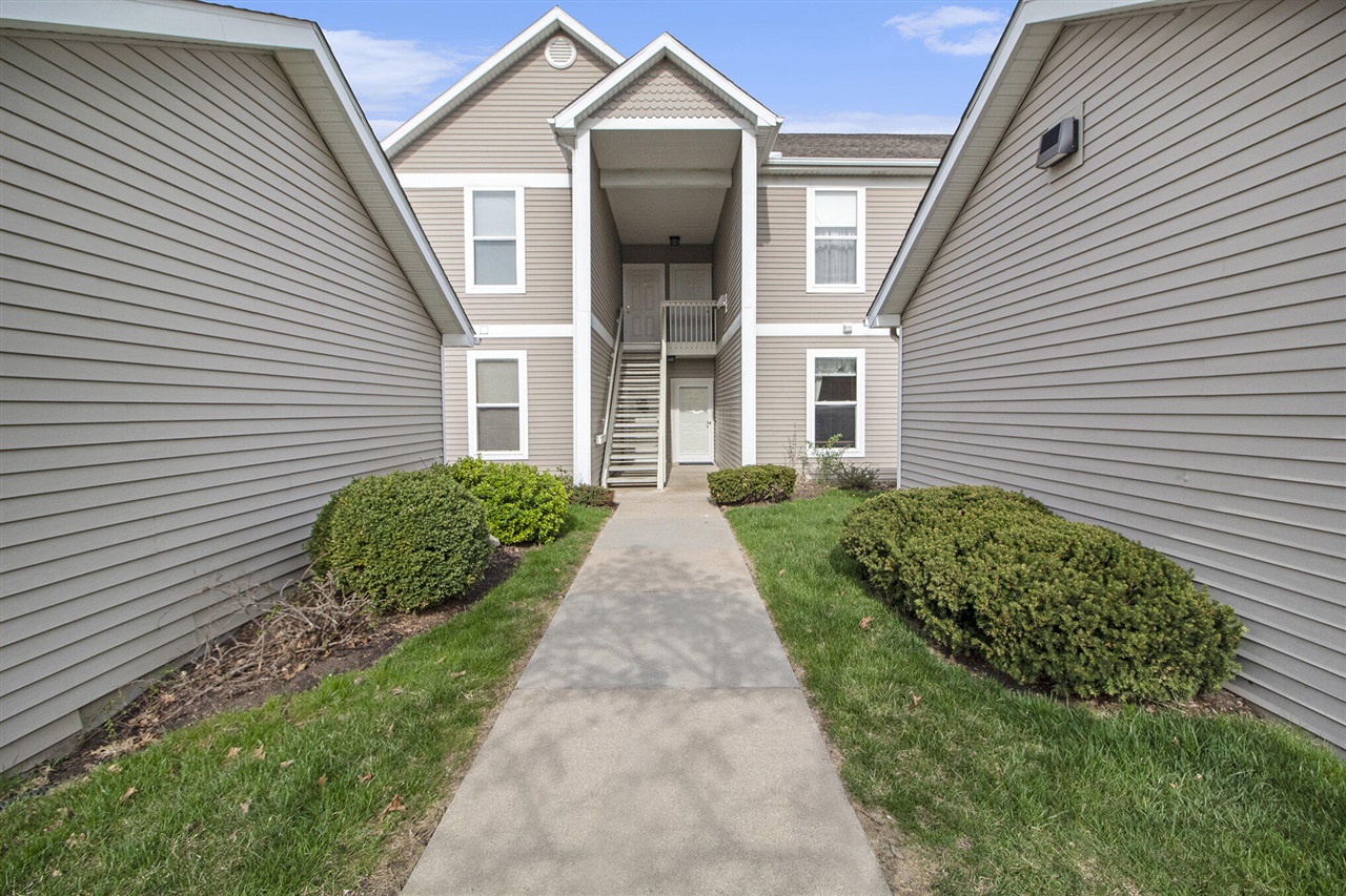 1468 Fox Pointe Circle Property Photo 1
