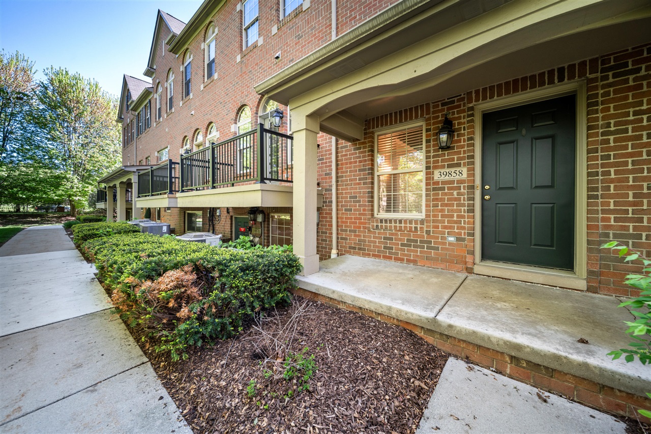 39858 Rockcrest Circle Property Photo 1